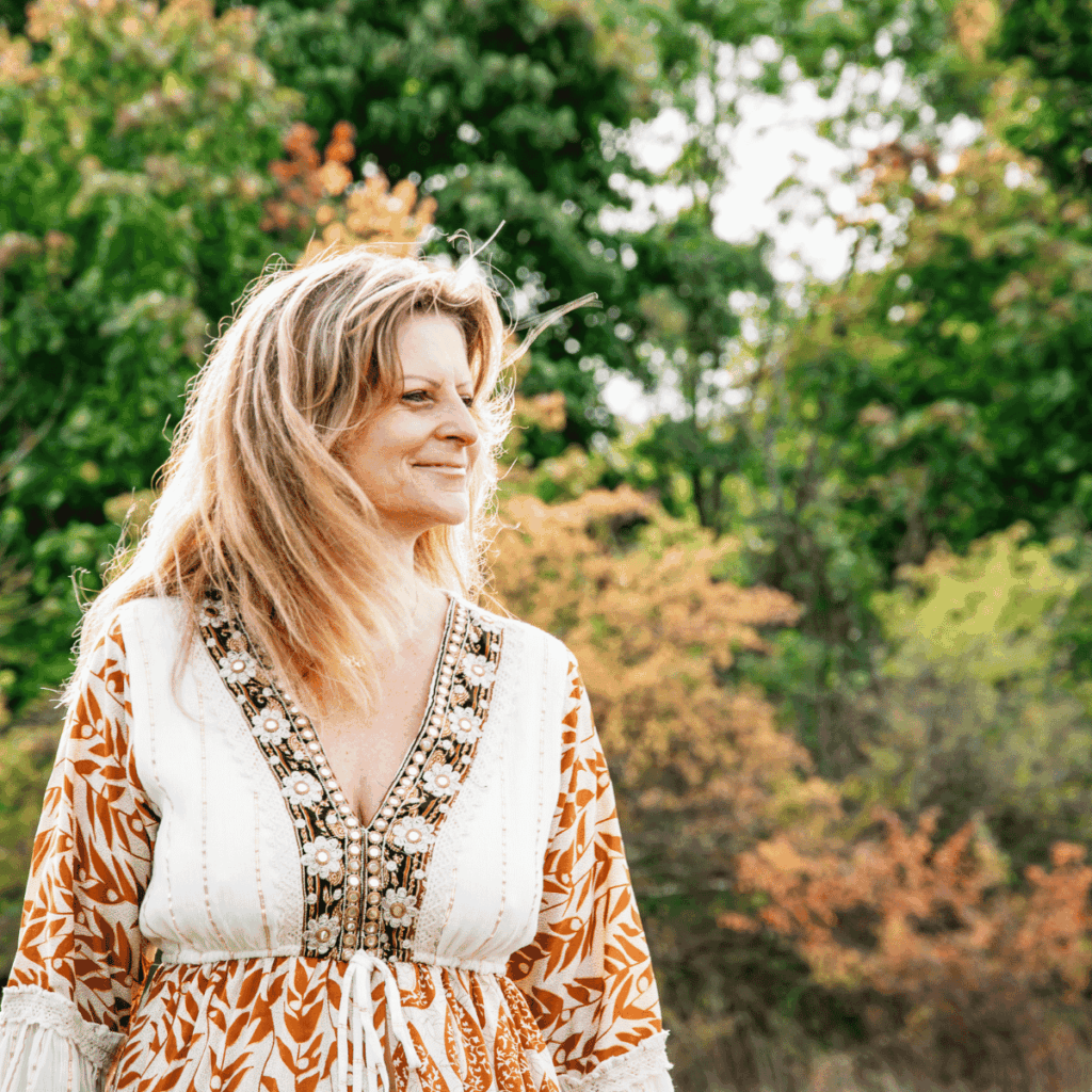 Sabine Hofbauer von LUMINA in der Natur